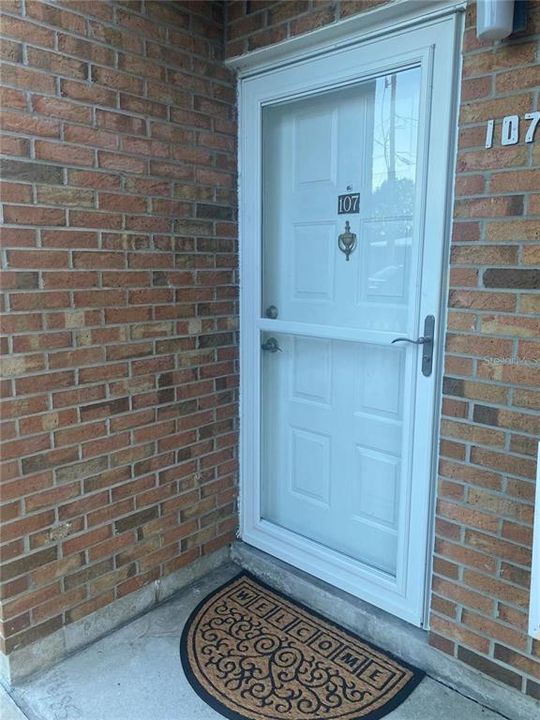 Под контрактом: $2,200 (2 спален, 2 ванн, 936 Квадратных фут)