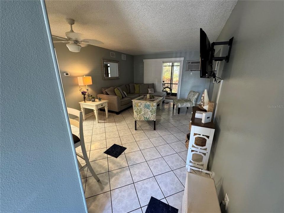 Под контрактом: $2,200 (2 спален, 2 ванн, 936 Квадратных фут)