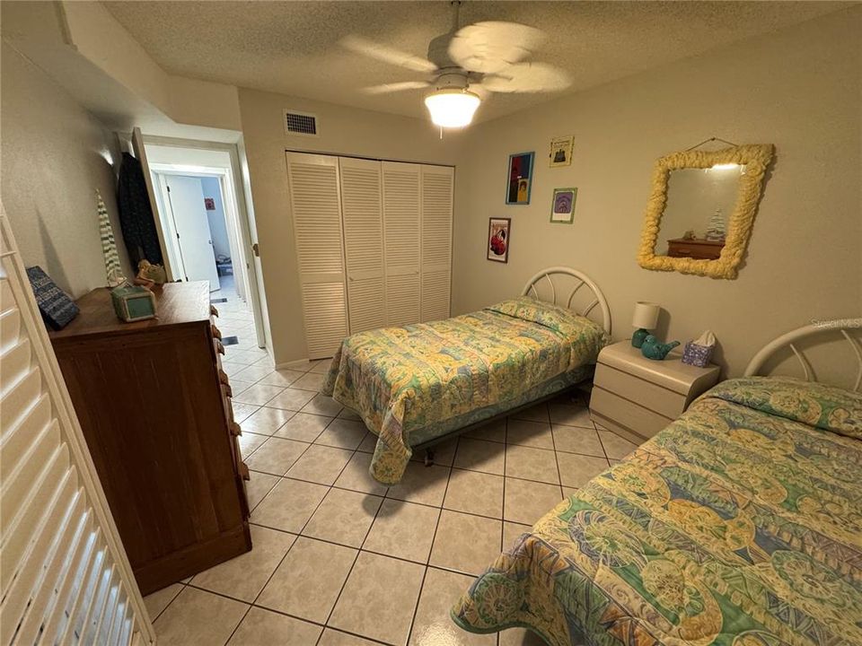 Под контрактом: $2,200 (2 спален, 2 ванн, 936 Квадратных фут)