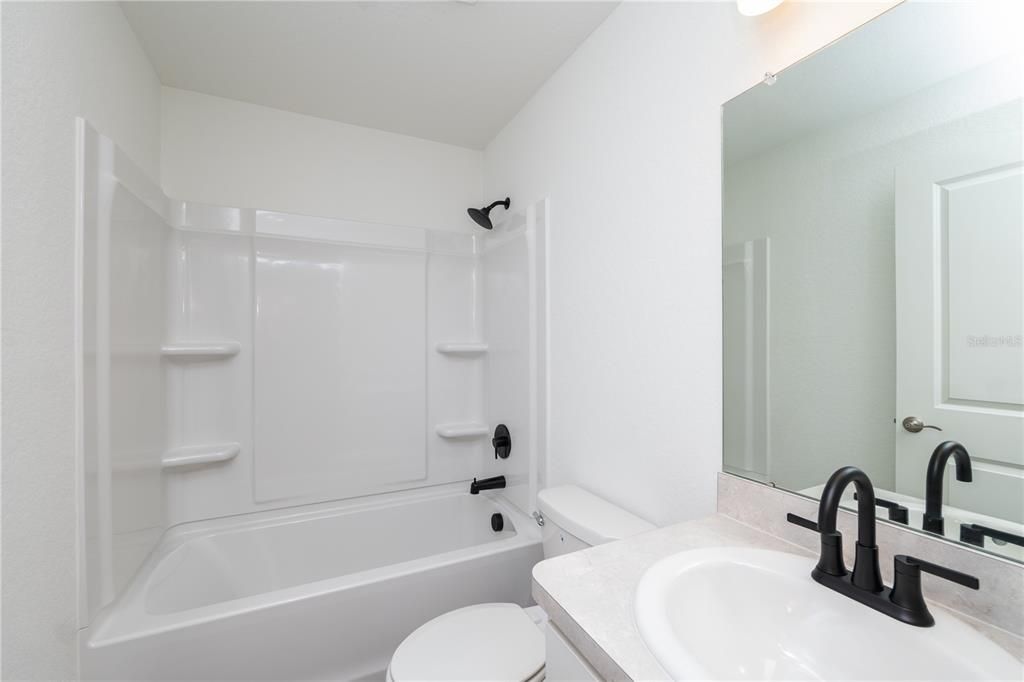 Activo con contrato: $310,952 (3 camas, 2 baños, 1586 Pies cuadrados)