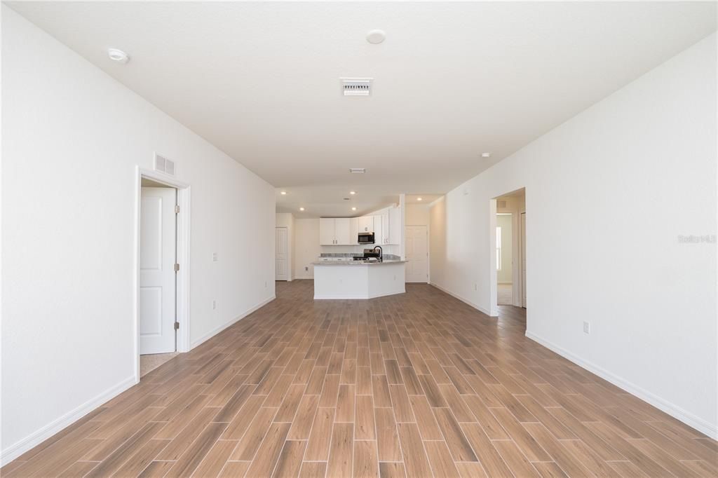 Activo con contrato: $310,952 (3 camas, 2 baños, 1586 Pies cuadrados)