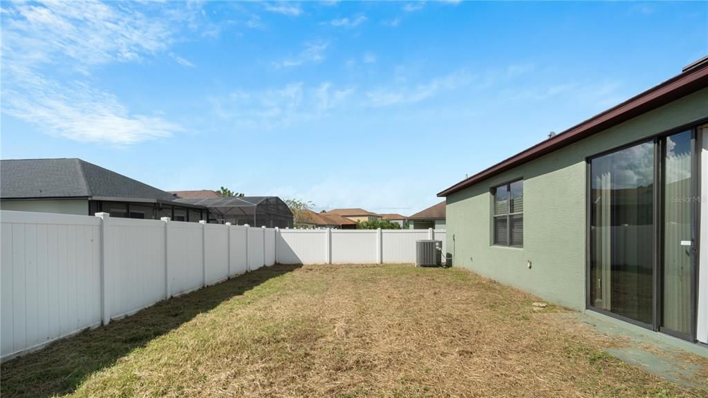 Active With Contract: $2,400 (3 beds, 2 baths, 2122 Square Feet)