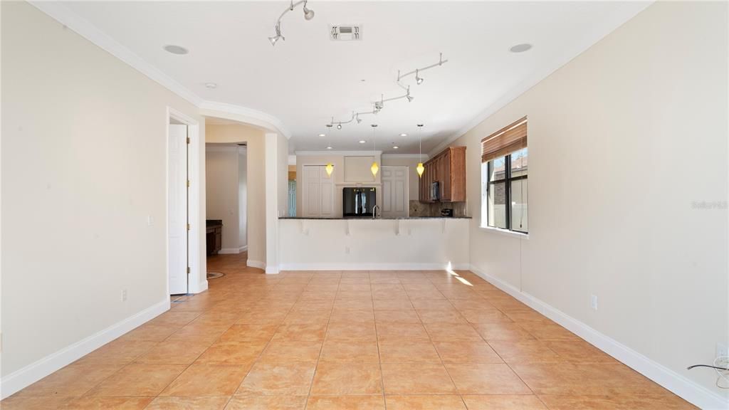 Active With Contract: $2,400 (3 beds, 2 baths, 2122 Square Feet)