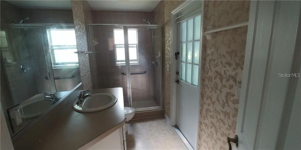 For Rent: $2,100 (3 beds, 2 baths, 1875 Square Feet)