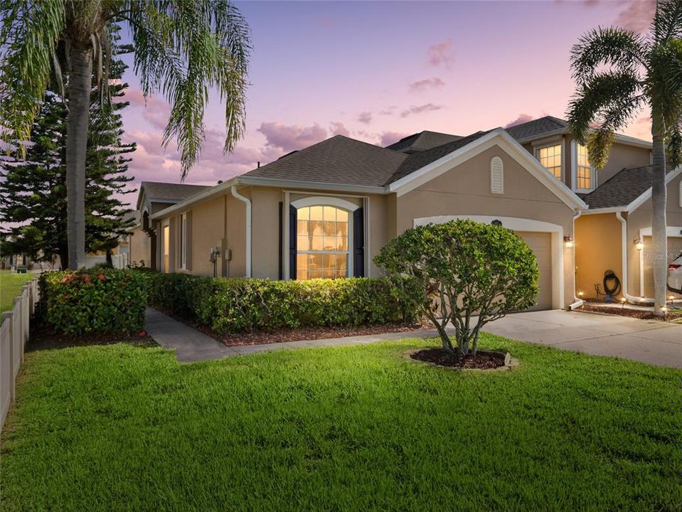 На продажу: $285,000 (2 спален, 2 ванн, 1297 Квадратных фут)