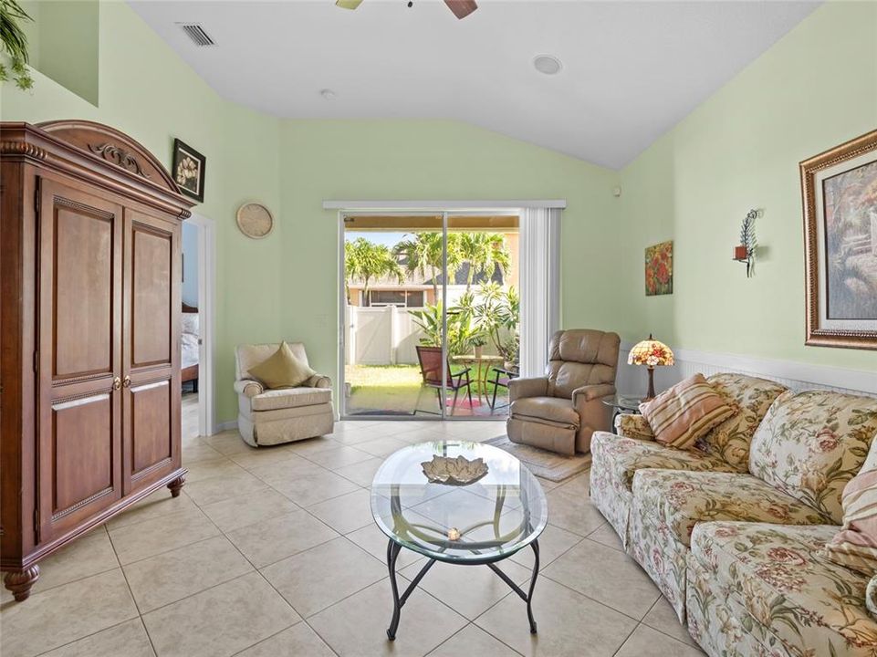 На продажу: $285,000 (2 спален, 2 ванн, 1297 Квадратных фут)