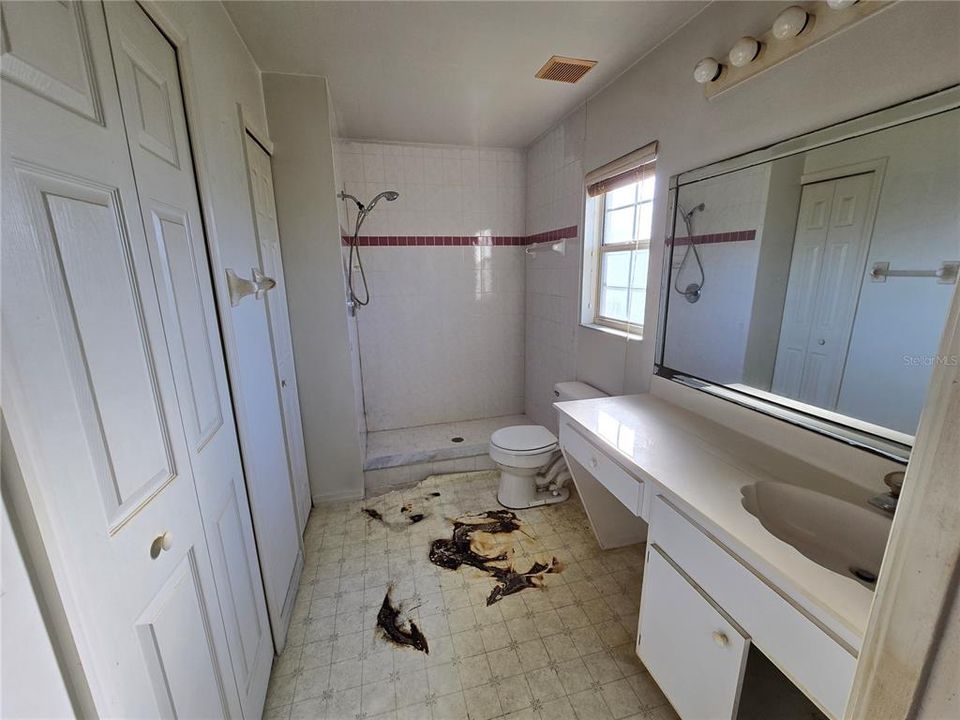 待售: $123,500 (2 贝兹, 2 浴室, 1360 平方英尺)