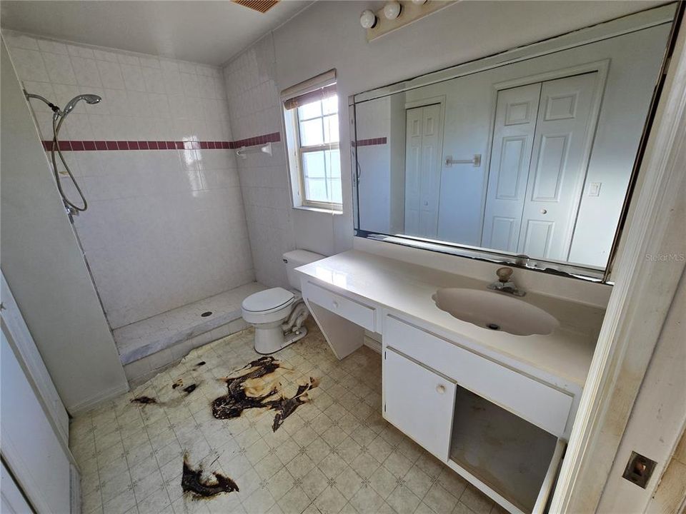 待售: $123,500 (2 贝兹, 2 浴室, 1360 平方英尺)