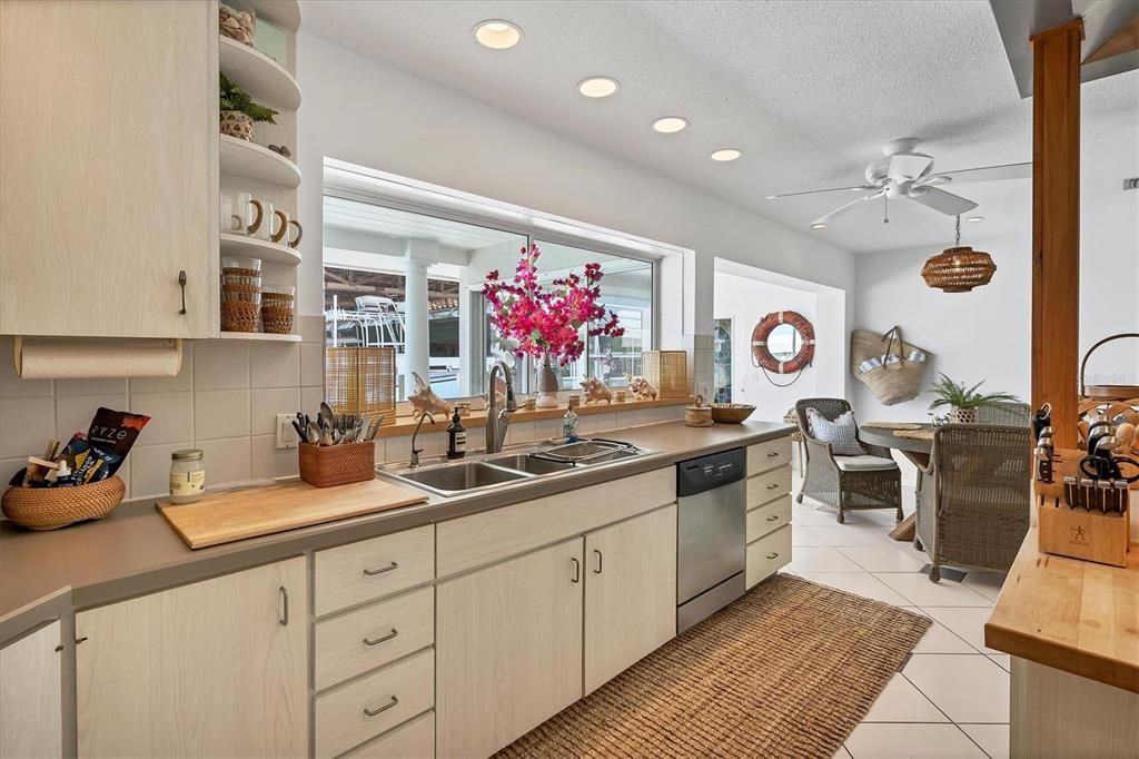 出租: $6,125 (3 贝兹, 4 浴室, 3276 平方英尺)