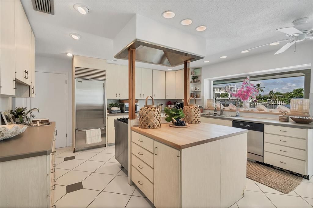 出租: $6,125 (3 贝兹, 4 浴室, 3276 平方英尺)