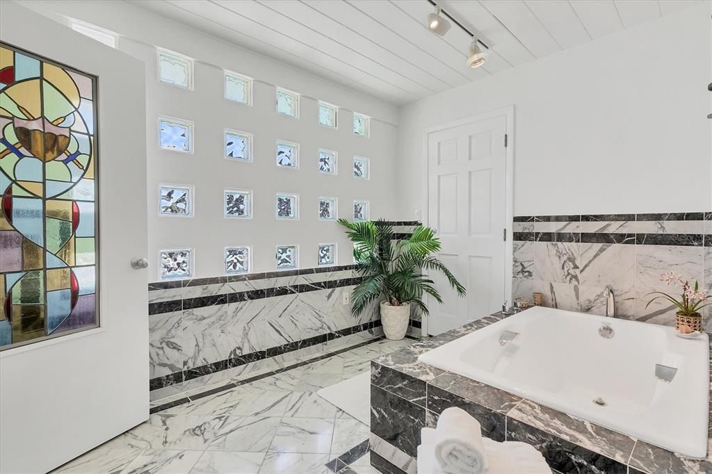 出租: $6,125 (3 贝兹, 4 浴室, 3276 平方英尺)