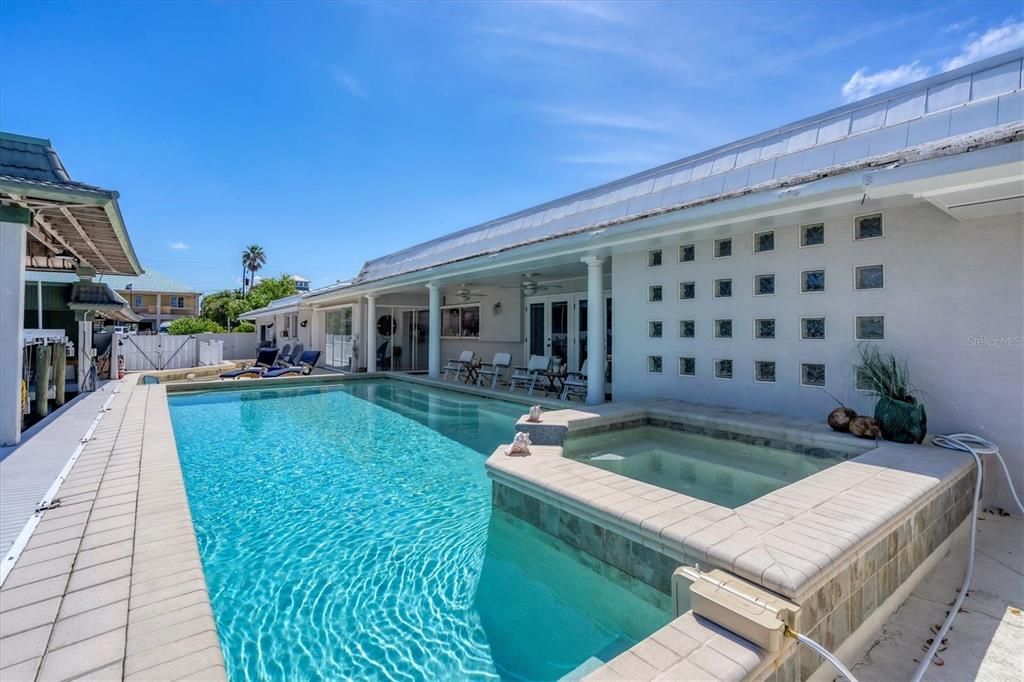 出租: $6,125 (3 贝兹, 4 浴室, 3276 平方英尺)