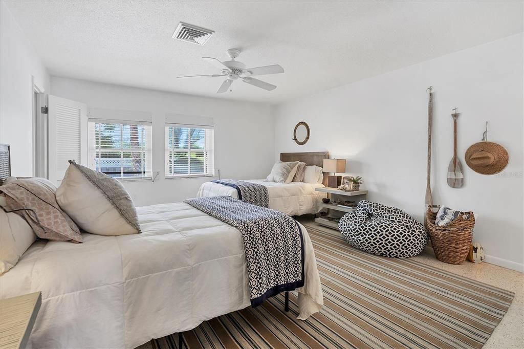 出租: $6,125 (3 贝兹, 4 浴室, 3276 平方英尺)