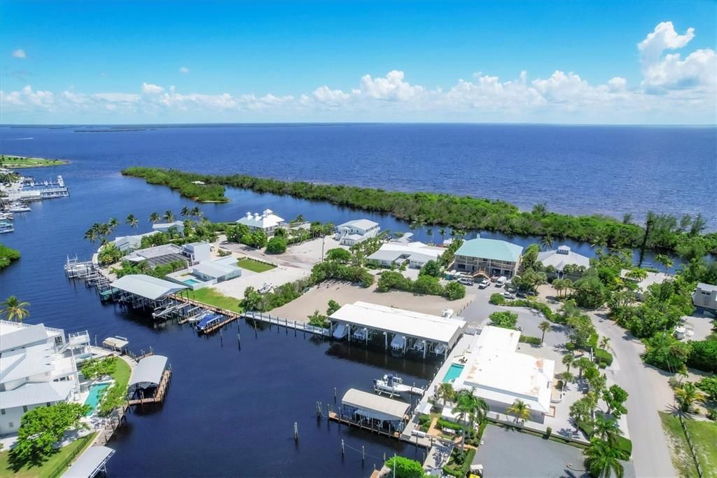 出租: $6,125 (3 贝兹, 4 浴室, 3276 平方英尺)