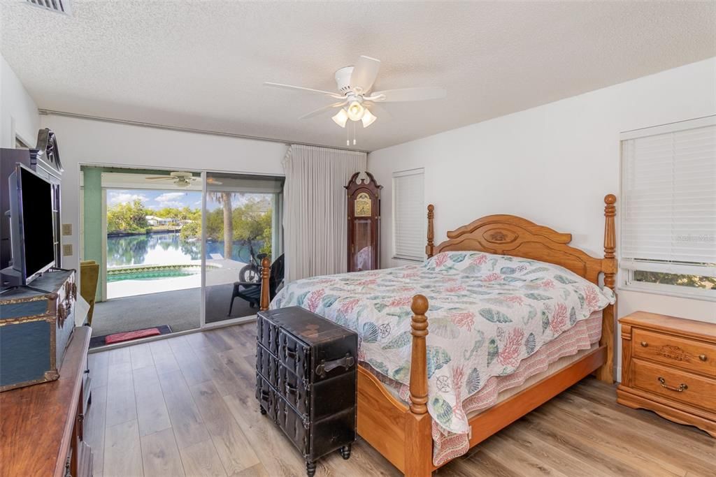 Activo con contrato: $425,000 (3 camas, 2 baños, 1777 Pies cuadrados)