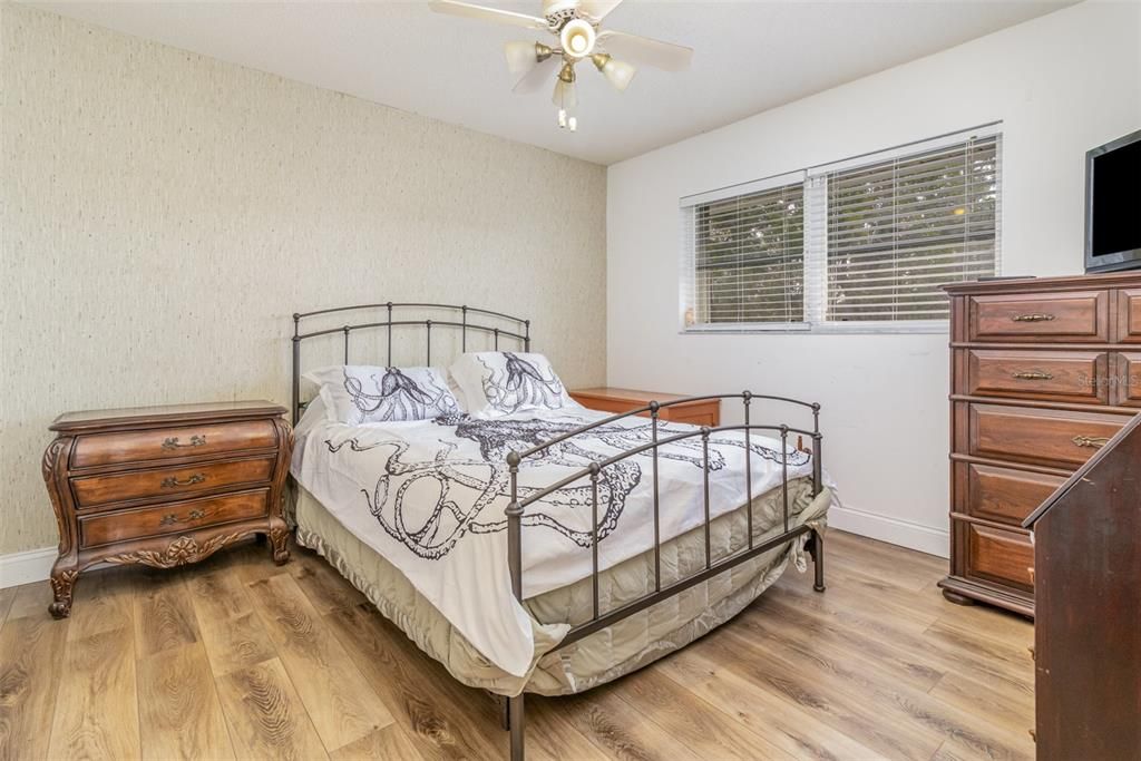 Activo con contrato: $425,000 (3 camas, 2 baños, 1777 Pies cuadrados)