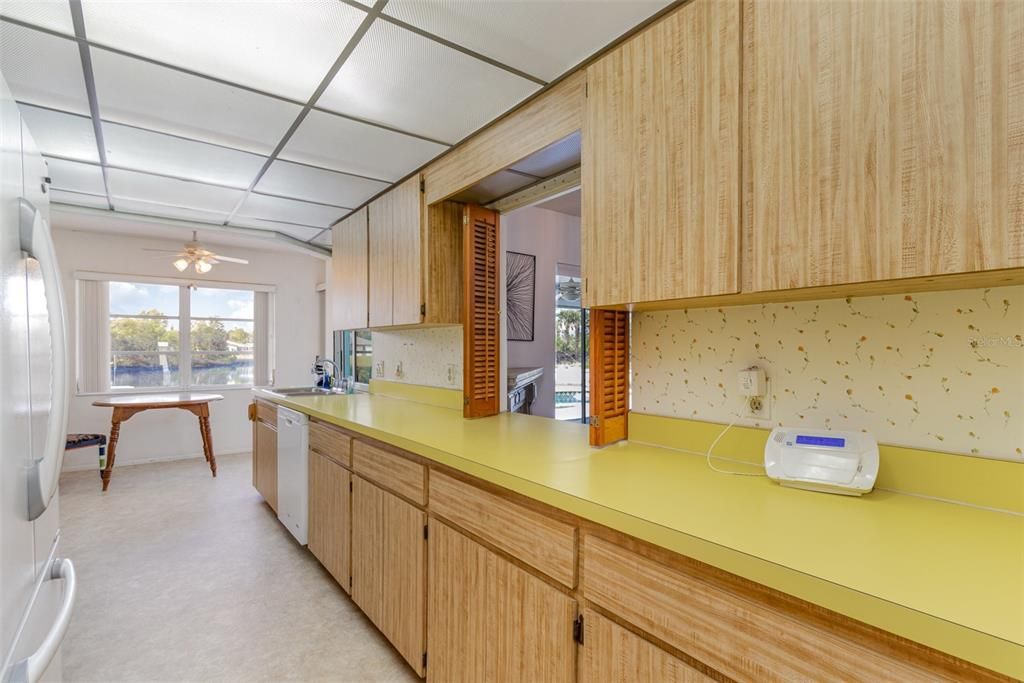 Activo con contrato: $425,000 (3 camas, 2 baños, 1777 Pies cuadrados)