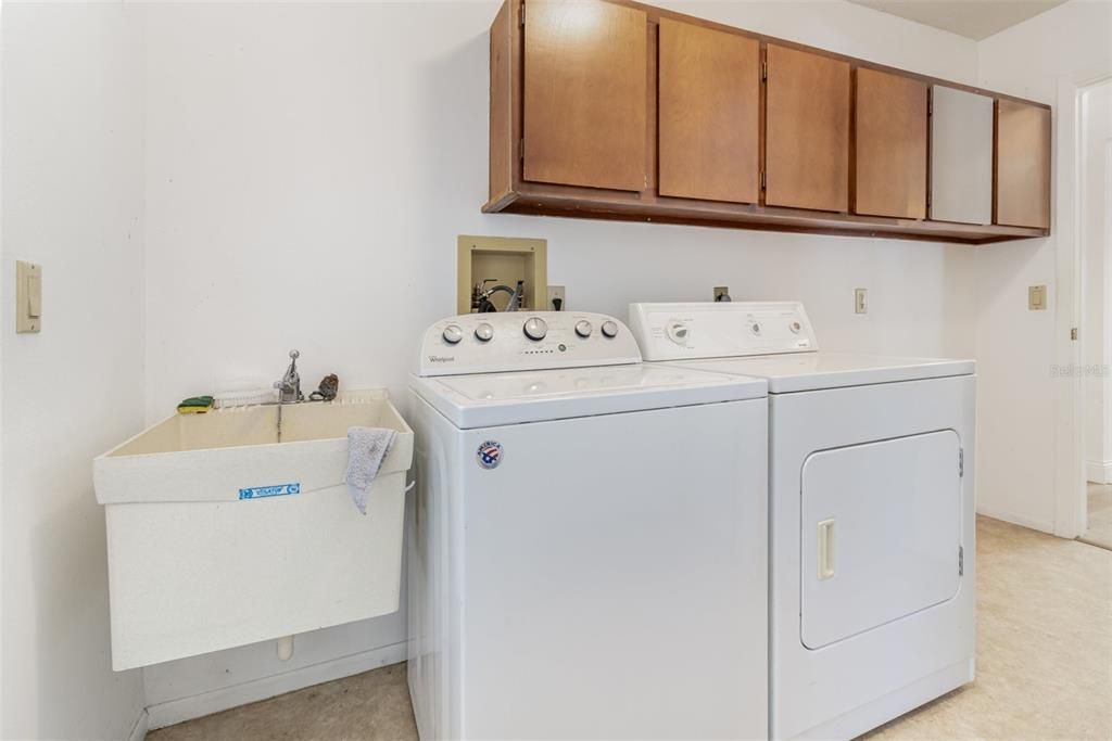 Activo con contrato: $425,000 (3 camas, 2 baños, 1777 Pies cuadrados)