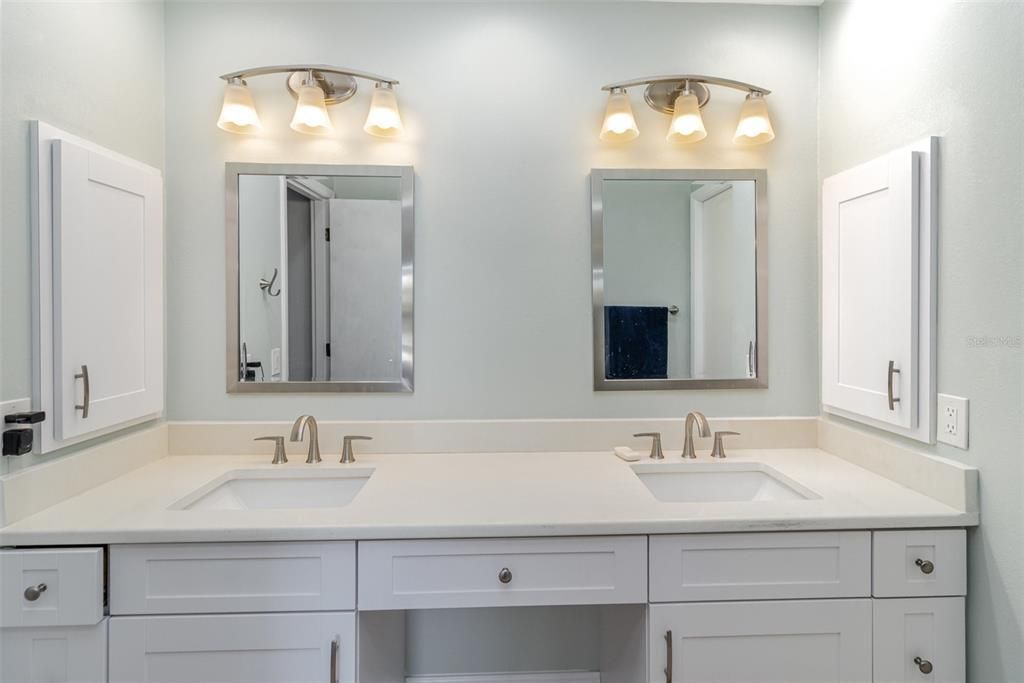 Activo con contrato: $425,000 (3 camas, 2 baños, 1777 Pies cuadrados)