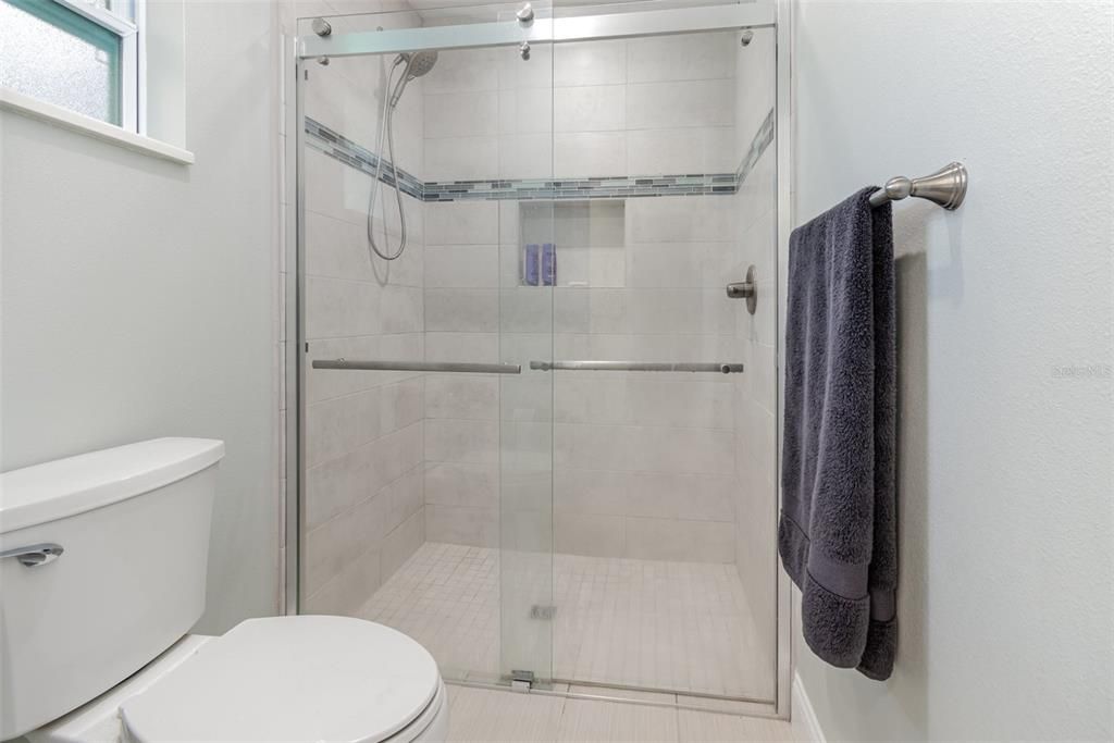 Activo con contrato: $425,000 (3 camas, 2 baños, 1777 Pies cuadrados)