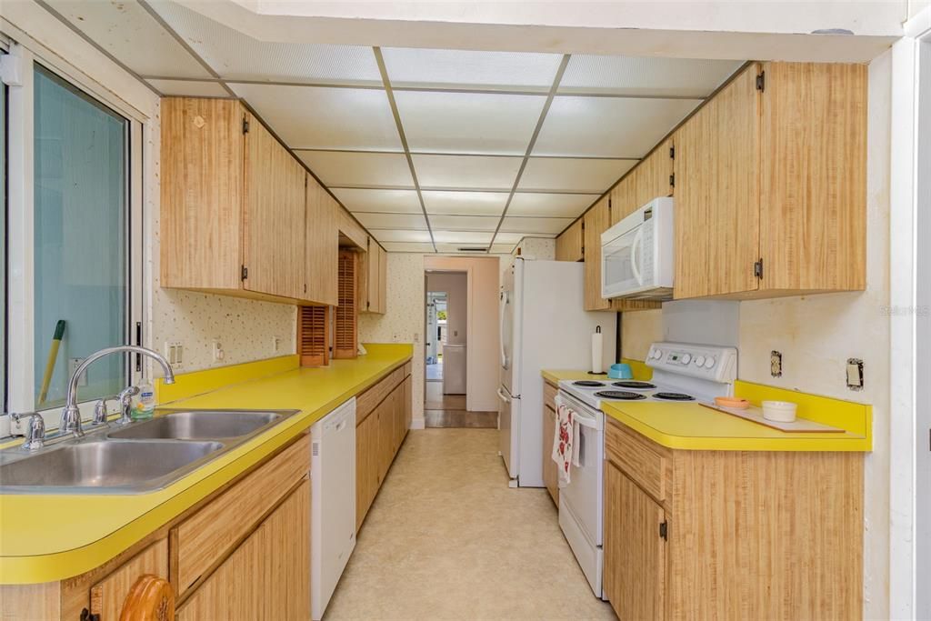 Activo con contrato: $425,000 (3 camas, 2 baños, 1777 Pies cuadrados)