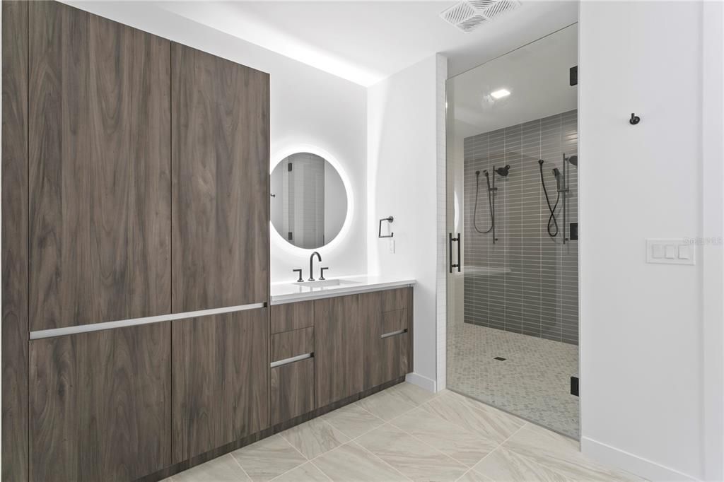 出租: $6,900 (2 贝兹, 2 浴室, 1753 平方英尺)