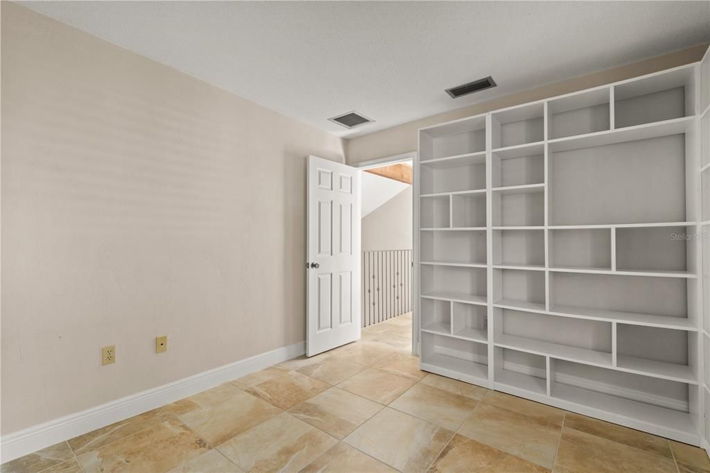 На продажу: $514,999 (4 спален, 2 ванн, 3140 Квадратных фут)