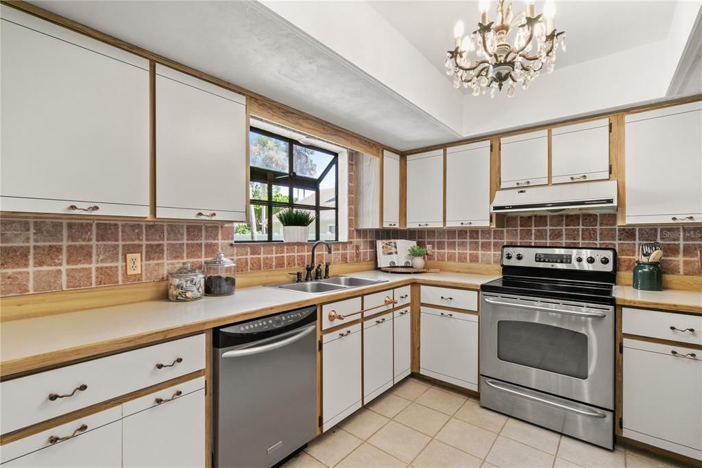 На продажу: $514,999 (4 спален, 2 ванн, 3140 Квадратных фут)