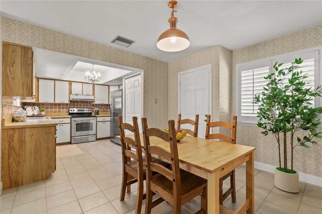 На продажу: $514,999 (4 спален, 2 ванн, 3140 Квадратных фут)