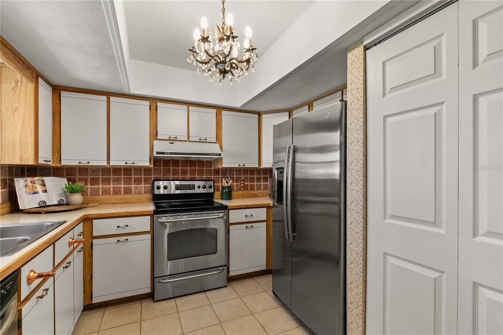 На продажу: $514,999 (4 спален, 2 ванн, 3140 Квадратных фут)