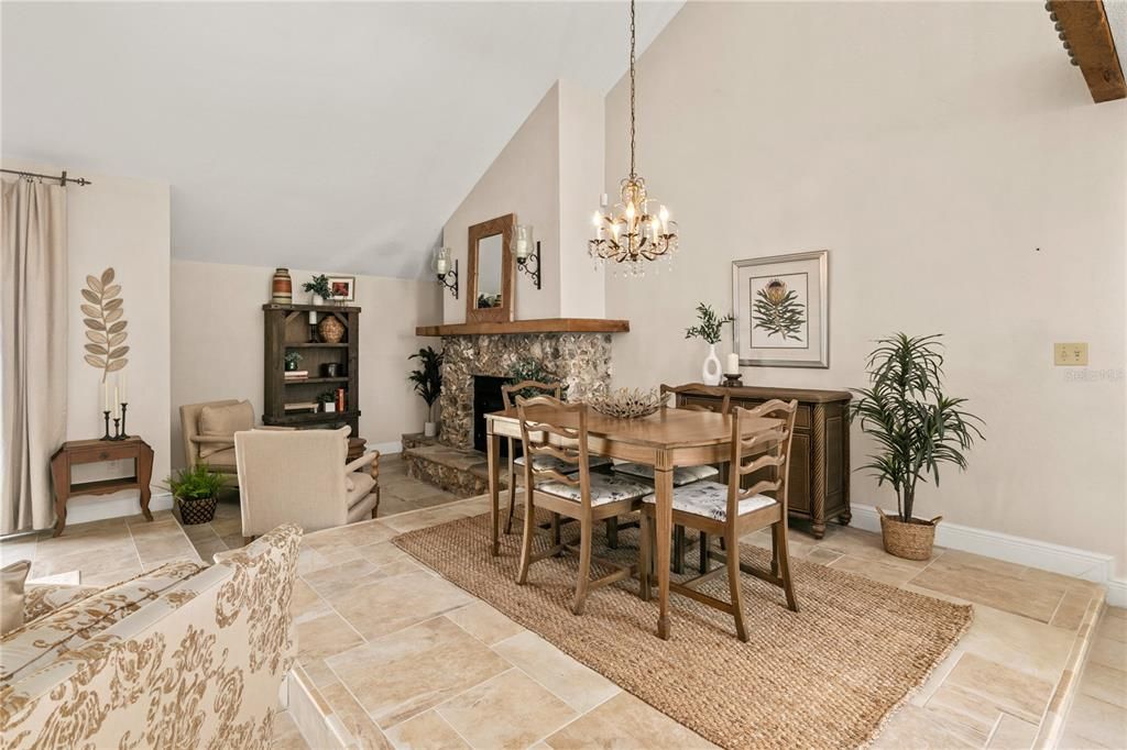 На продажу: $514,999 (4 спален, 2 ванн, 3140 Квадратных фут)