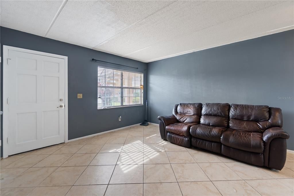 Active With Contract: $60,000 (2 beds, 1 baths, 728 Square Feet)