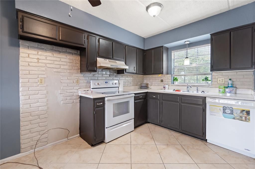 Active With Contract: $60,000 (2 beds, 1 baths, 728 Square Feet)
