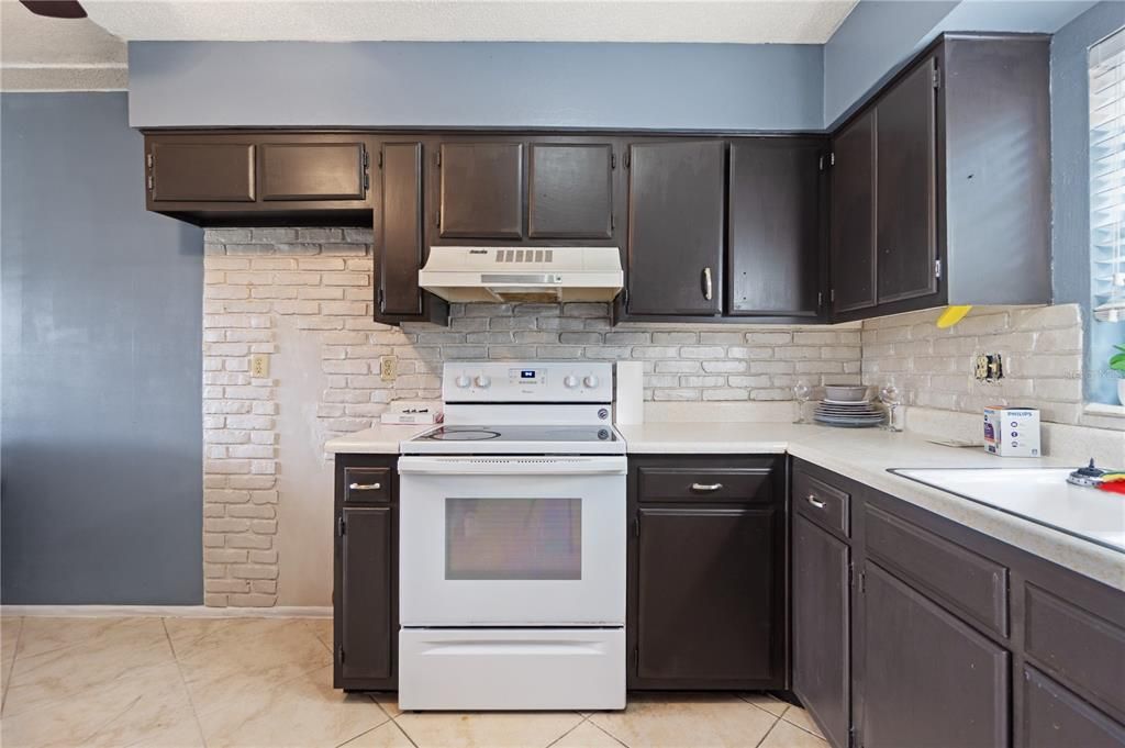 Active With Contract: $60,000 (2 beds, 1 baths, 728 Square Feet)