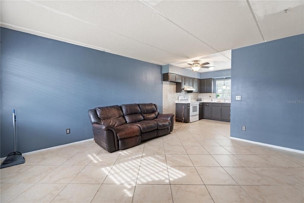 Active With Contract: $60,000 (2 beds, 1 baths, 728 Square Feet)