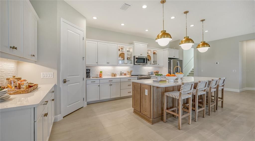 Active With Contract: $706,990 (4 beds, 3 baths, 2456 Square Feet)