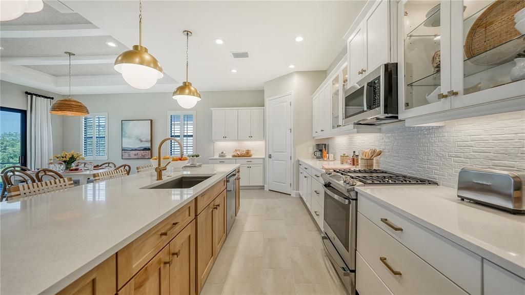 Active With Contract: $706,990 (4 beds, 3 baths, 2456 Square Feet)