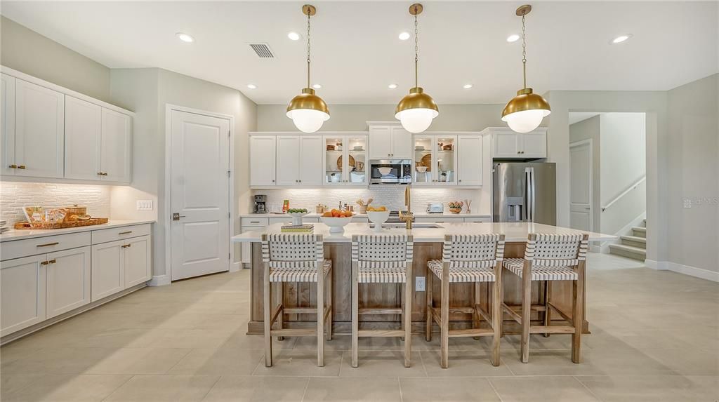 Active With Contract: $706,990 (4 beds, 3 baths, 2456 Square Feet)