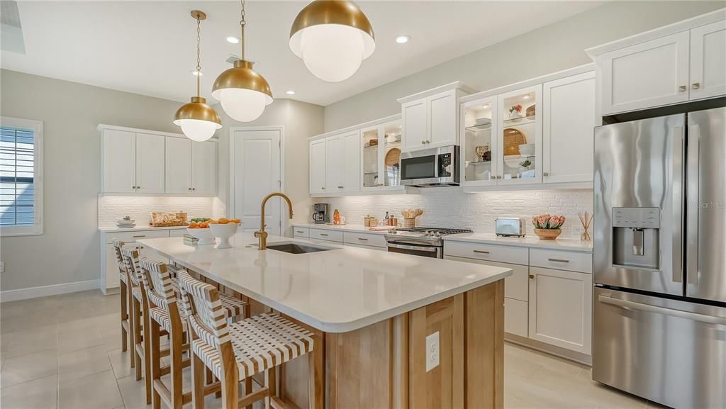 Active With Contract: $706,990 (4 beds, 3 baths, 2456 Square Feet)