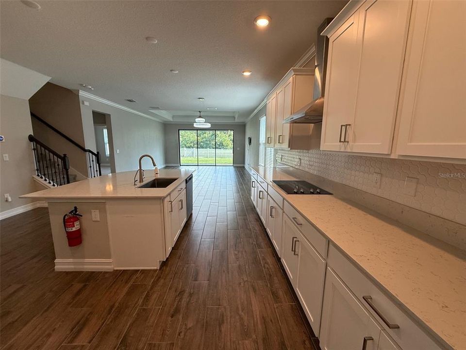 Под контрактом: $499,900 (4 спален, 2 ванн, 2964 Квадратных фут)