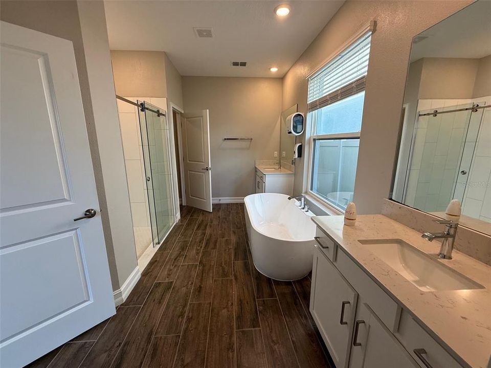 Под контрактом: $499,900 (4 спален, 2 ванн, 2964 Квадратных фут)