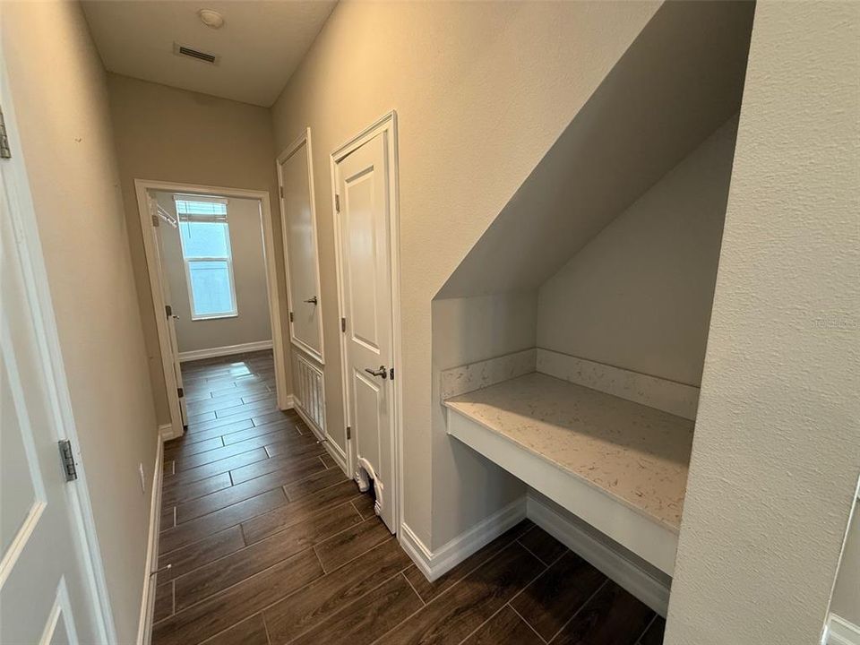 Под контрактом: $499,900 (4 спален, 2 ванн, 2964 Квадратных фут)