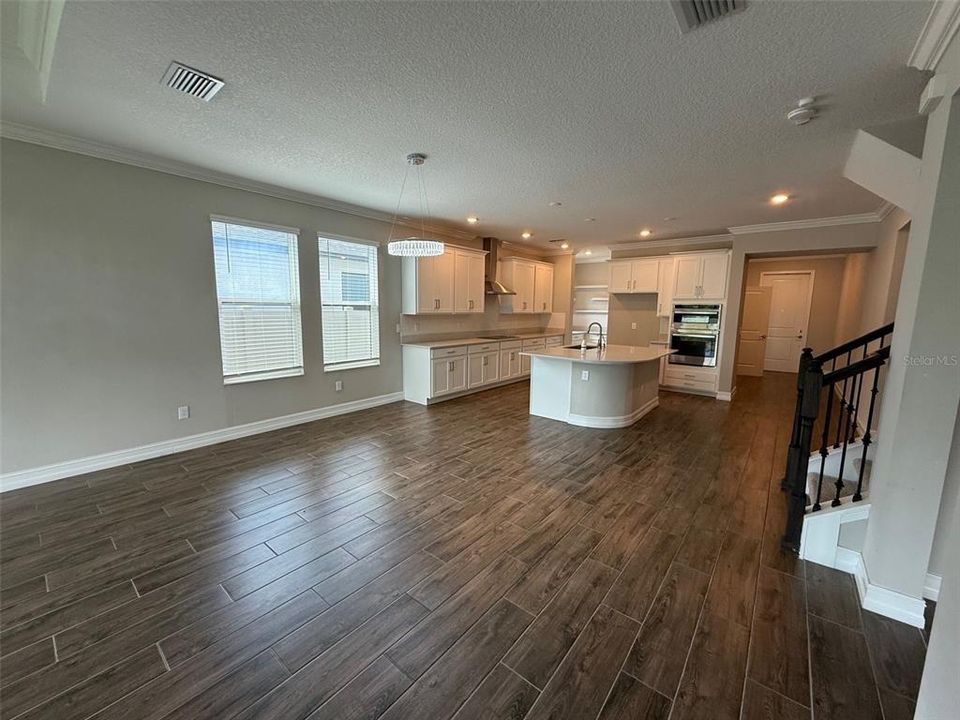 Под контрактом: $499,900 (4 спален, 2 ванн, 2964 Квадратных фут)