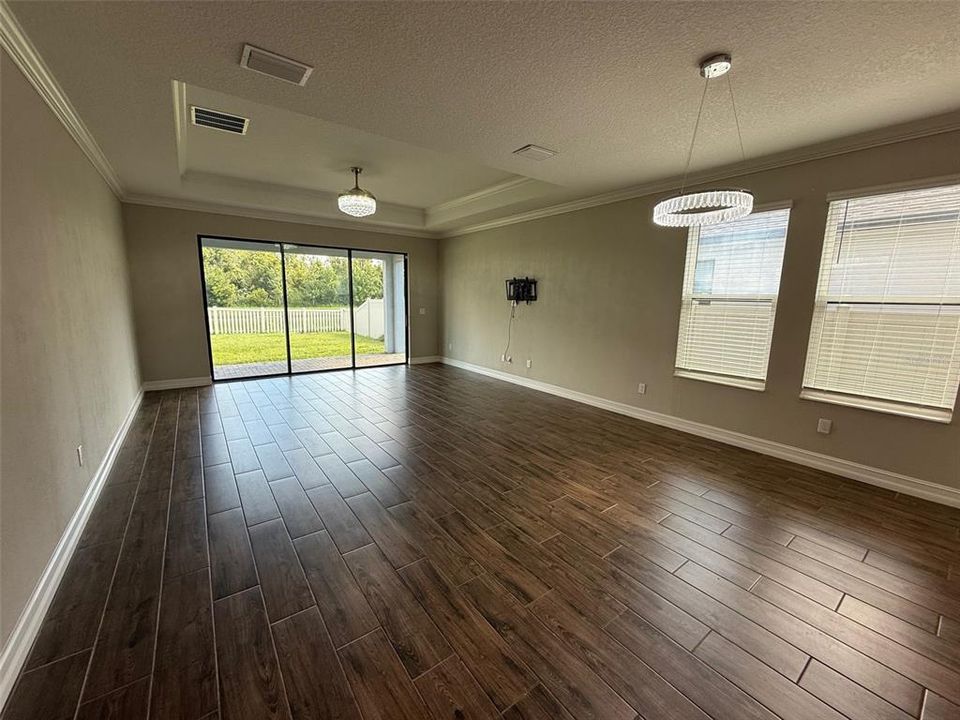 Под контрактом: $499,900 (4 спален, 2 ванн, 2964 Квадратных фут)