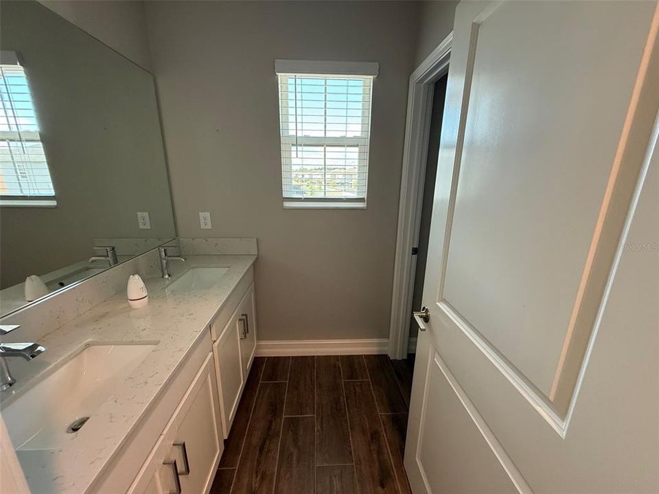 Под контрактом: $499,900 (4 спален, 2 ванн, 2964 Квадратных фут)