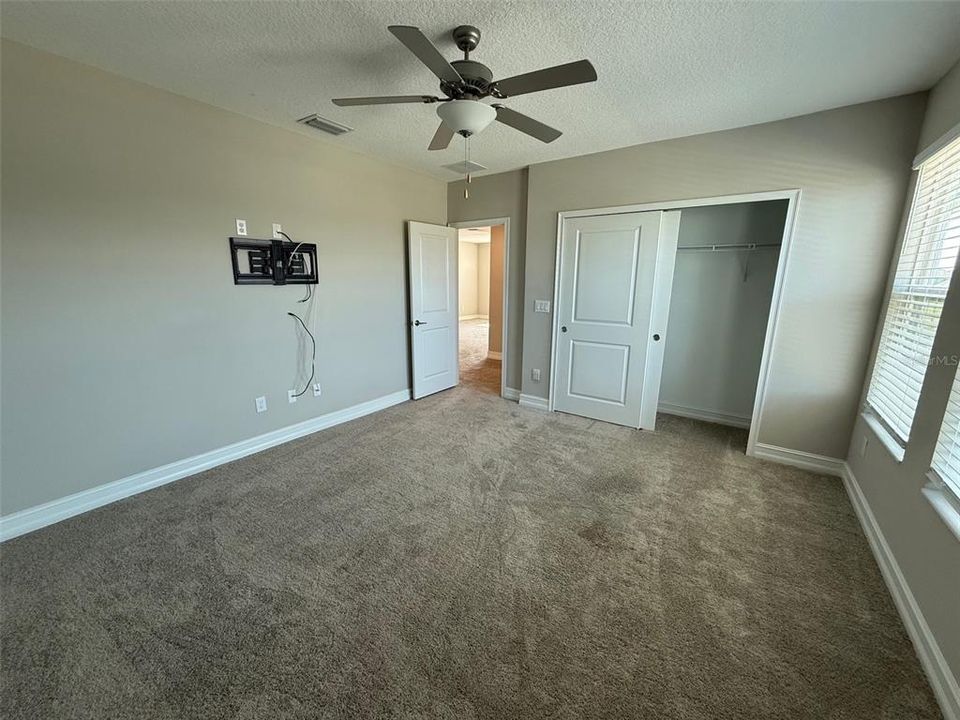 Под контрактом: $499,900 (4 спален, 2 ванн, 2964 Квадратных фут)