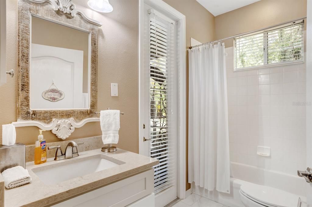 Active With Contract: $2,075 (2 beds, 2 baths, 1551 Square Feet)