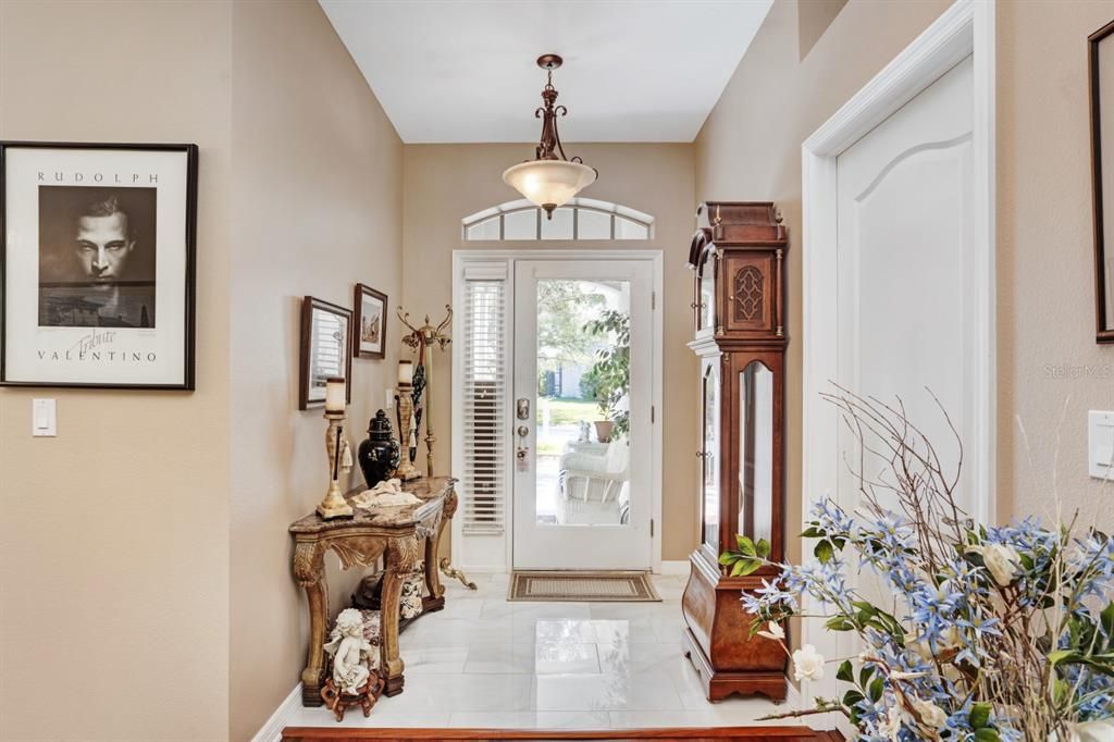 Active With Contract: $2,075 (2 beds, 2 baths, 1551 Square Feet)