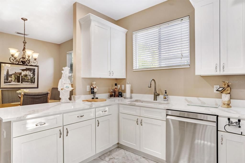 Active With Contract: $2,075 (2 beds, 2 baths, 1551 Square Feet)