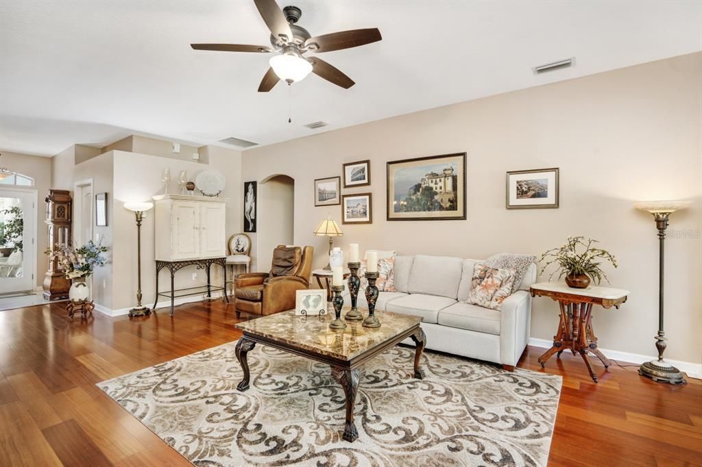 Active With Contract: $2,075 (2 beds, 2 baths, 1551 Square Feet)